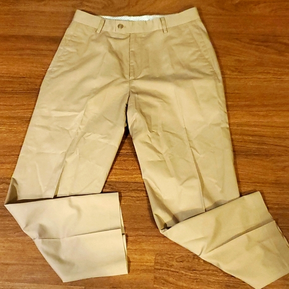 Haggar Other - Haggar Men's Khaki Pants - Size 32W X 30L